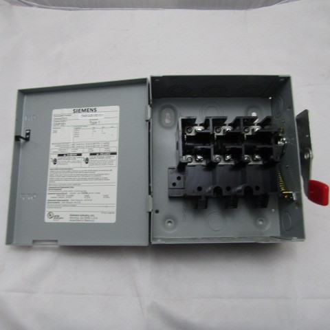 Imagen de INTERRUPTOR DE SEGURIDAD 3 X 30A 240V N1 S/PORTA FUSIBLE